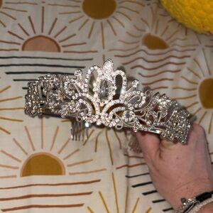 Sparkling Silver Tiara with Rhinestone Details